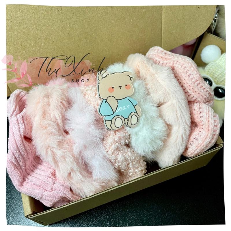 Set dây buộc tóc Scrunchies vải Chun lụa xốp hoạ tiết dễ thương xinh xắn cho bạn nữ đóng hộp và thắt nơ