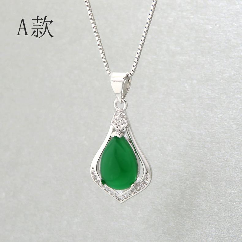 Product Introduction of Vintage Inlaid Chalcedony Necklace Women's Anti-Malay Jade Pendant South Korea Water Drop Clavicle Chain Love Emerald Ornament 17