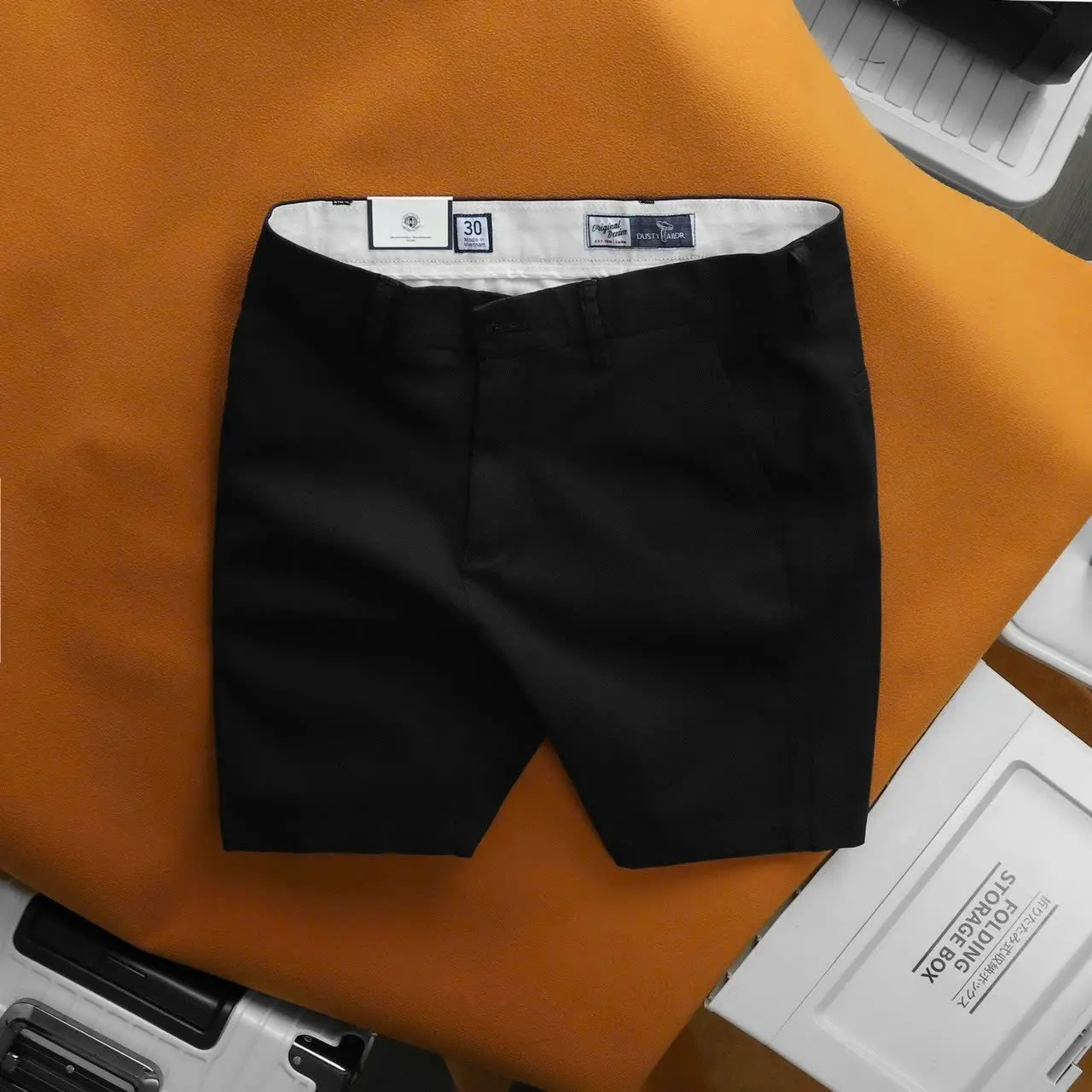 Quần short Kaki Dusty Tailor chính hãng, vải cotton thun co giãn 4 chiều thoải mái đã qua xử lí wash mềm, form slimfitMenswear Nam khóa kéo thường có thể giặt máy quan thoi trang