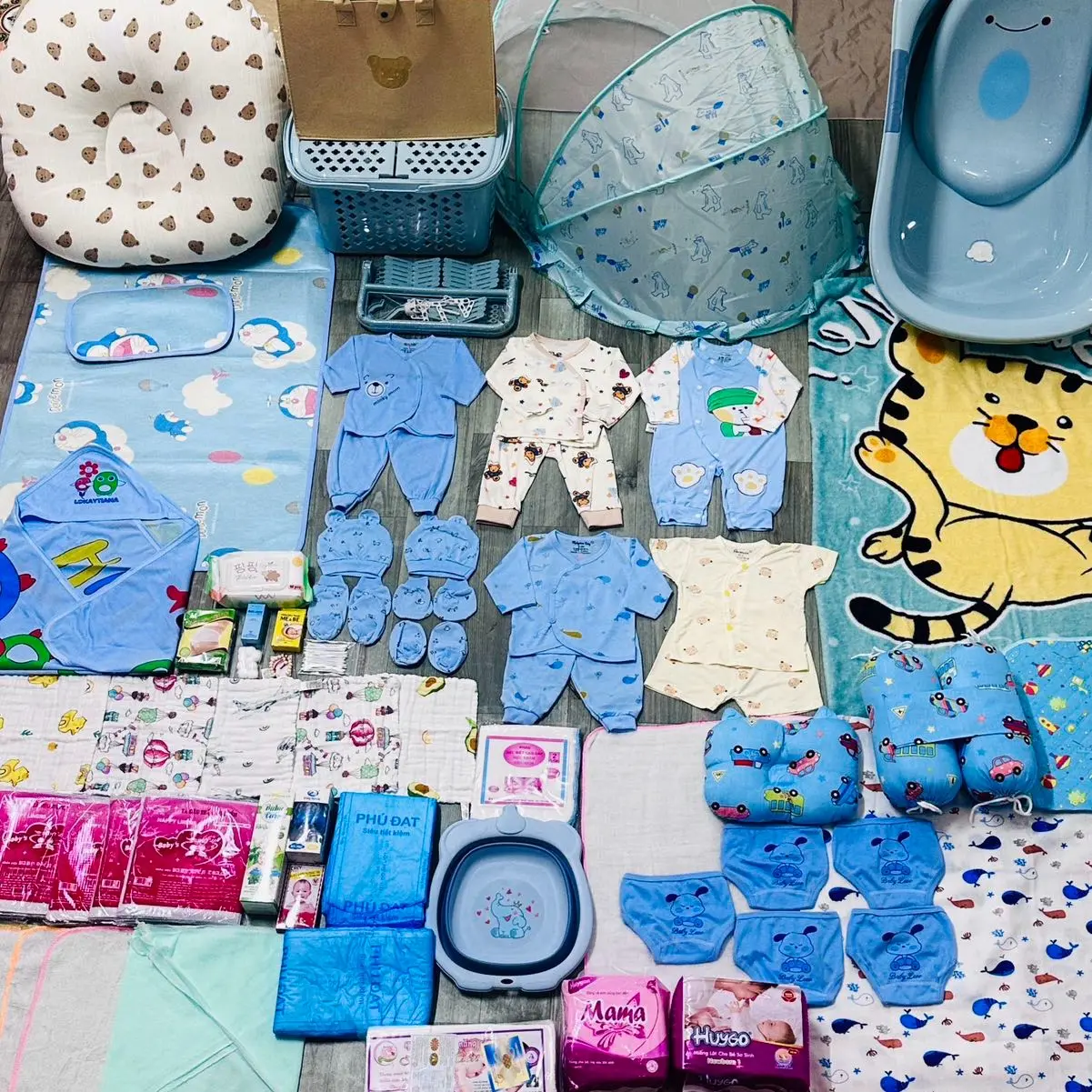 COMBO ĐI SINH CHO MẸ VÀ BÉ TK1 ( GỒM QUẦN ÁO VÀ VẬT DỤNG CẦN THIẾT) TẶNG NỆM CHỐNG TRÀO NGƯỢC, VÀ NHIỀU QUÀ TẶNG 0₫ Cho Bé set body