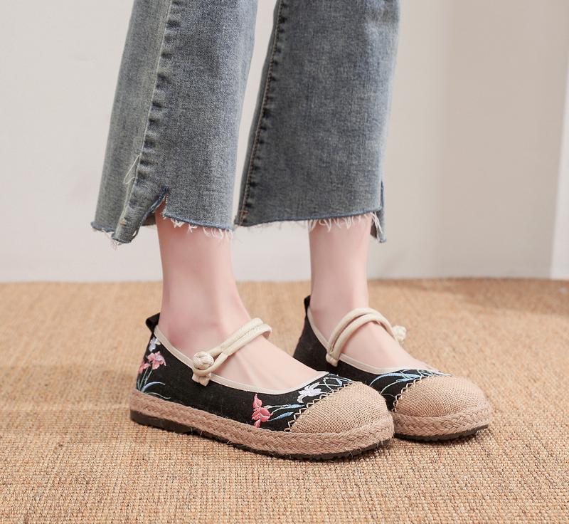 Product Introduction of 2025 Summer Old Beijing Cloth Shoes Wide Toe Comfortable Hemp Toe Embroidered Shoes Ethnic Style Ancient Chinese Clothing Shoes 8