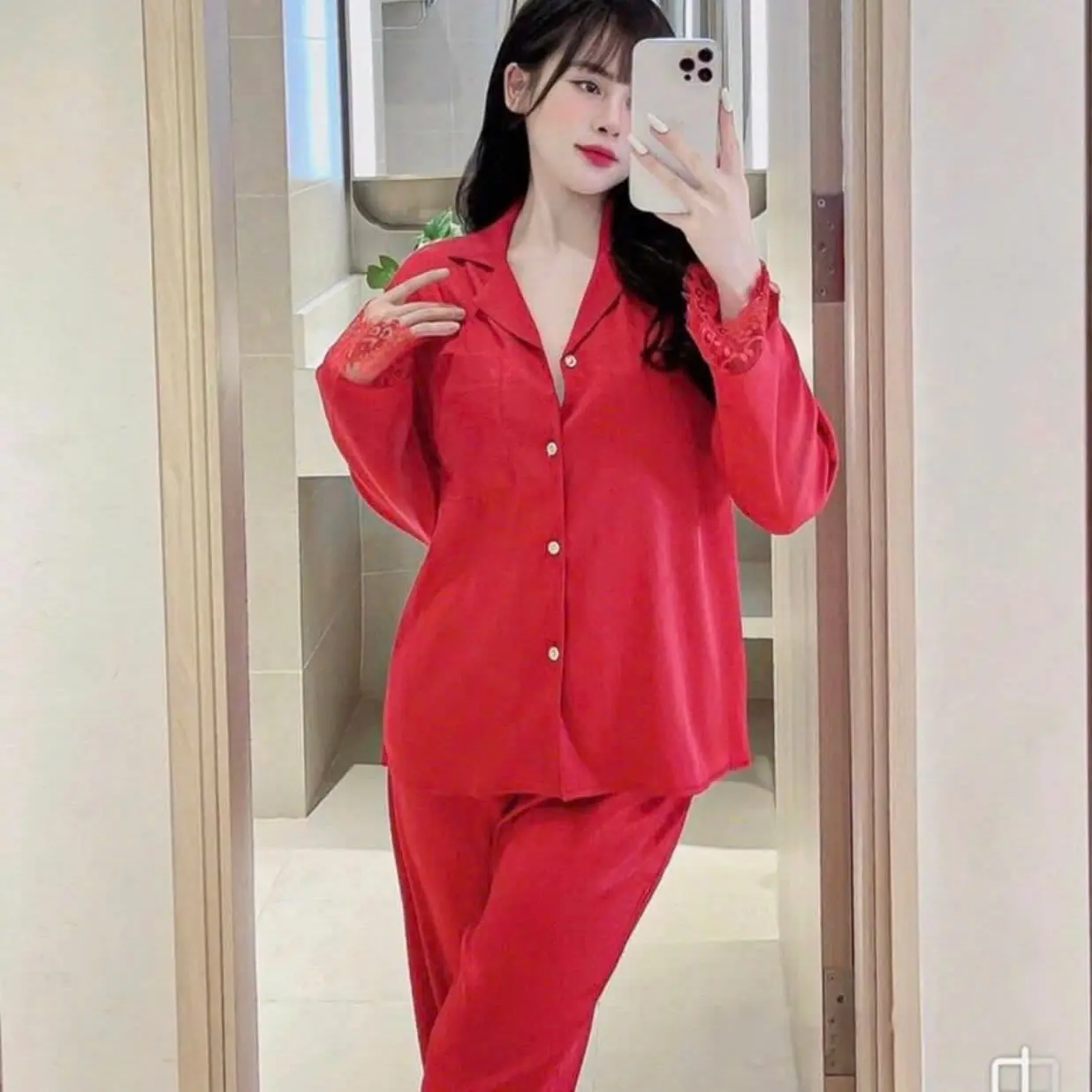 Bộ pijama nữ tay dài lụa xước phối ren dập đá nổi màu đỏ - Freesize 40-60kg