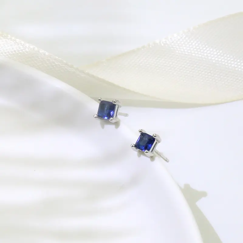 Luxe & Luster Jewelry Bông Tai Đinh tán Zircon, Màu Xanh Dương, Trang Sức Đồng Thau, Trang Sức Nữ, Thiết Kế Độc Đáo Cao Cấp, Tinh Tế, Thanh Lịch, Dễ Phối Đồ, Phong Cách Hàn Quốc