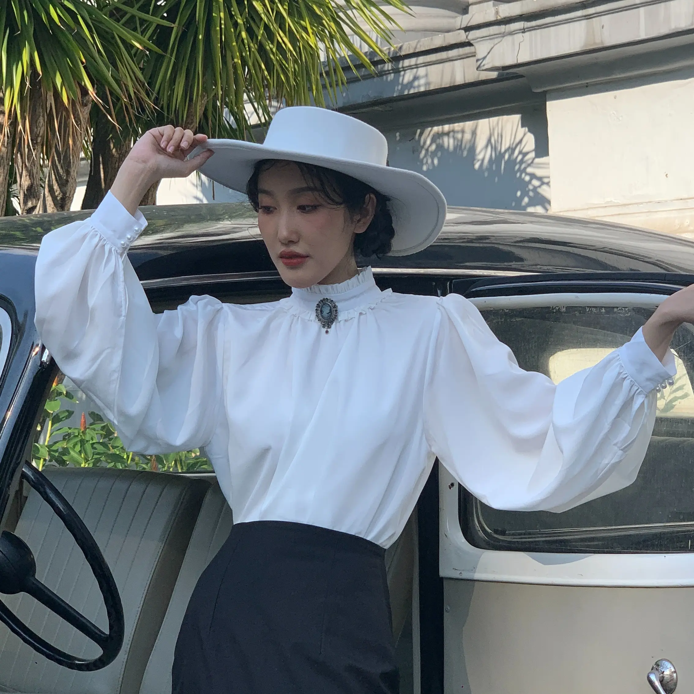 Áo "Victorian Shirt" - Kết Hợp Tinh Tế Cổ Điển và Hiện Đại