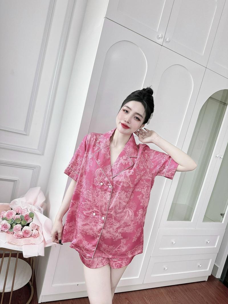 Product Introduction of Đồ bộ đùi lụa Latin fom vest 4 cúc bọc - size dưới 70kg  Women 22