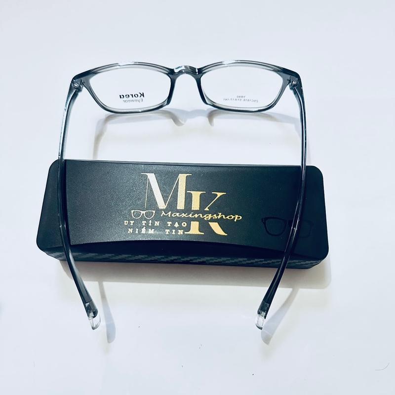 M13: Gọng nhựa TR90- chữ nhật size vừa . 5