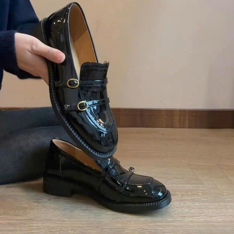 Product Introduction of Giày lười gót thấp khắc thắt lưng khóa  - C156 -[ GOBE SHOES ] - Màu Kem và Đen 12