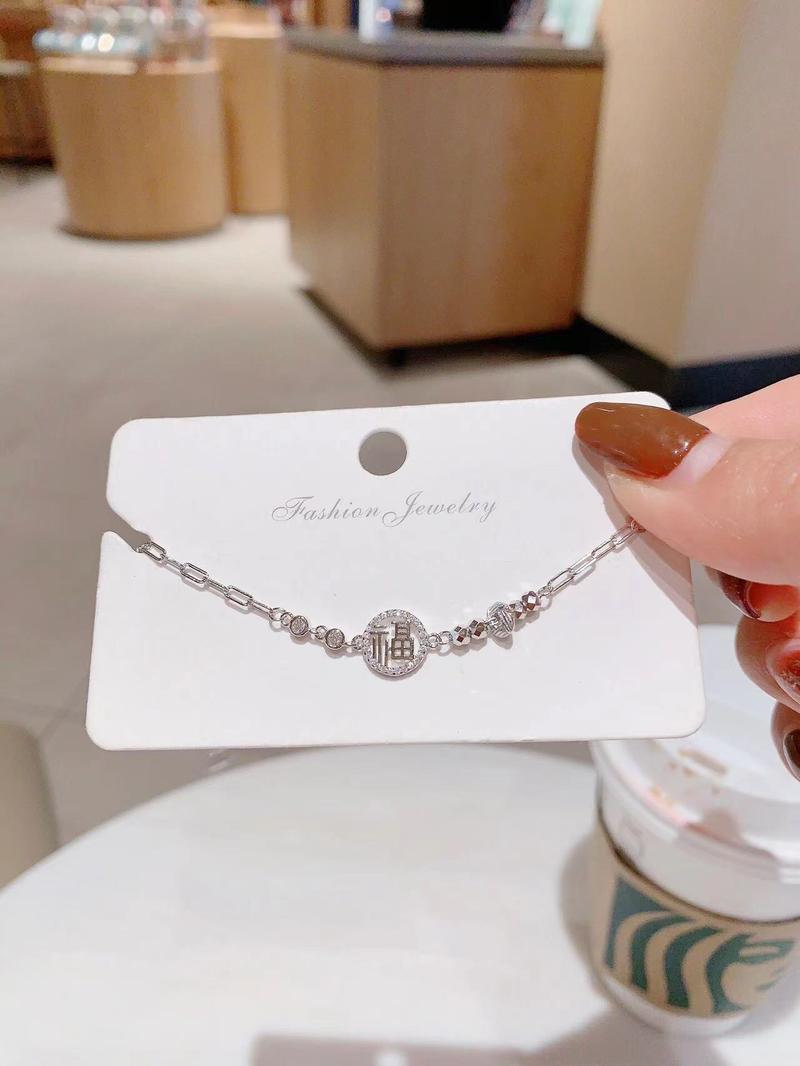 Product Introduction of New S925 Silver Summer AMWAY round Diamond Broken Silver Lucky Bracelet Female Light Luxury Temperament All-Match Niche Bracelet 2