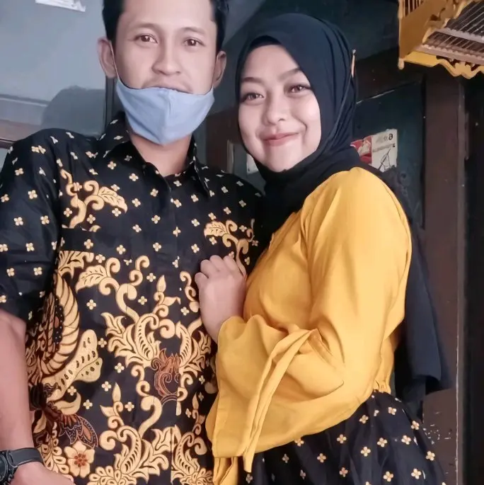 COUPLE GAMIS JUMBO KEMEJA PENDEK GURITA BALOTELLI GOLD HITAM CREAM