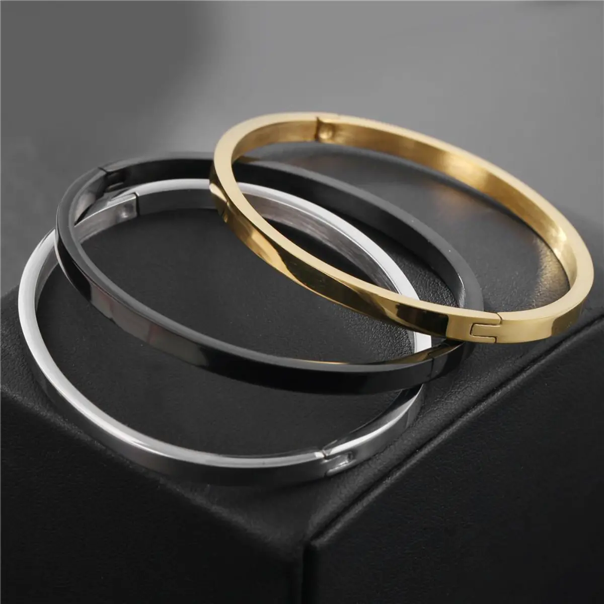Titanium Steel Men's Bracelet Fashion Simple Couple's Stainless Steel Anti Fading Bracelet