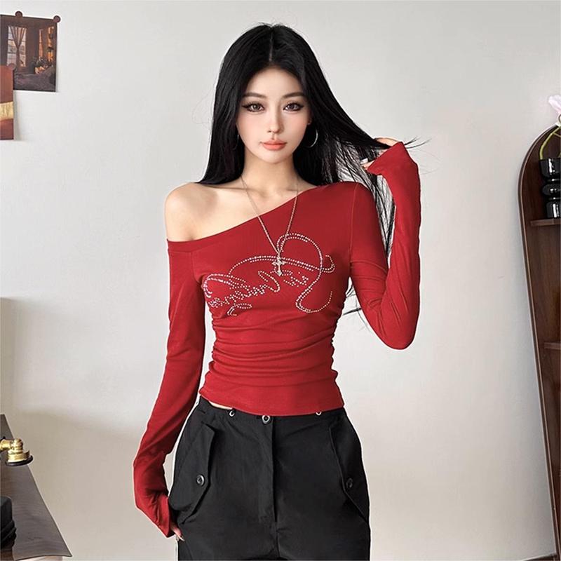 Áo Thun Nữ Tay Dài Kiểu Lệch Vai DaaLaa Store Nhún Eo In Chữ Đính Đá A51279 7