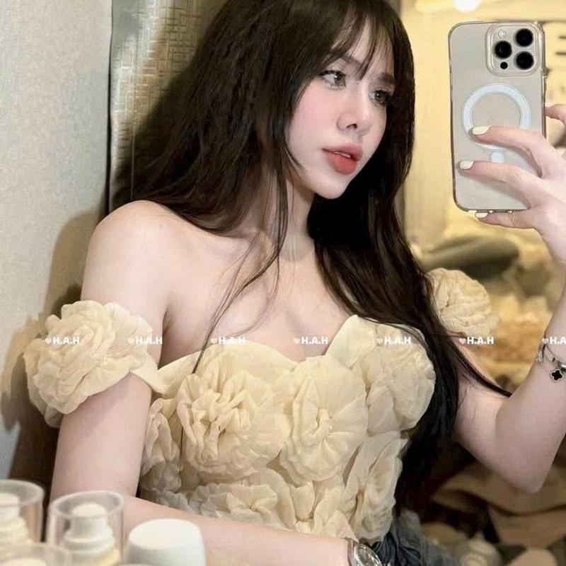 Áo croptop bẹt vai đính nhiều bông có mod ngực 6