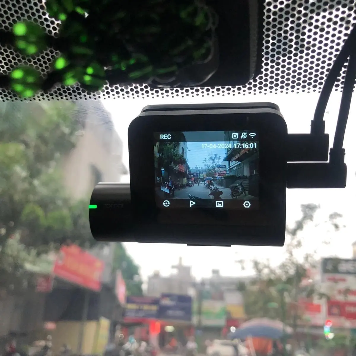 Camera hành trình A500s ghi hình trước và sau xe