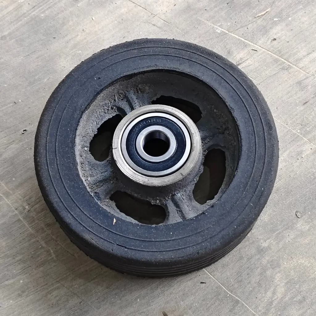 Roda Gledekan Trolley Ban Karet Mati + Bearing 6304 — Kapasitas 150kg / 300kg | Roda Troli Besi Cor Kuat Tidak Pecah