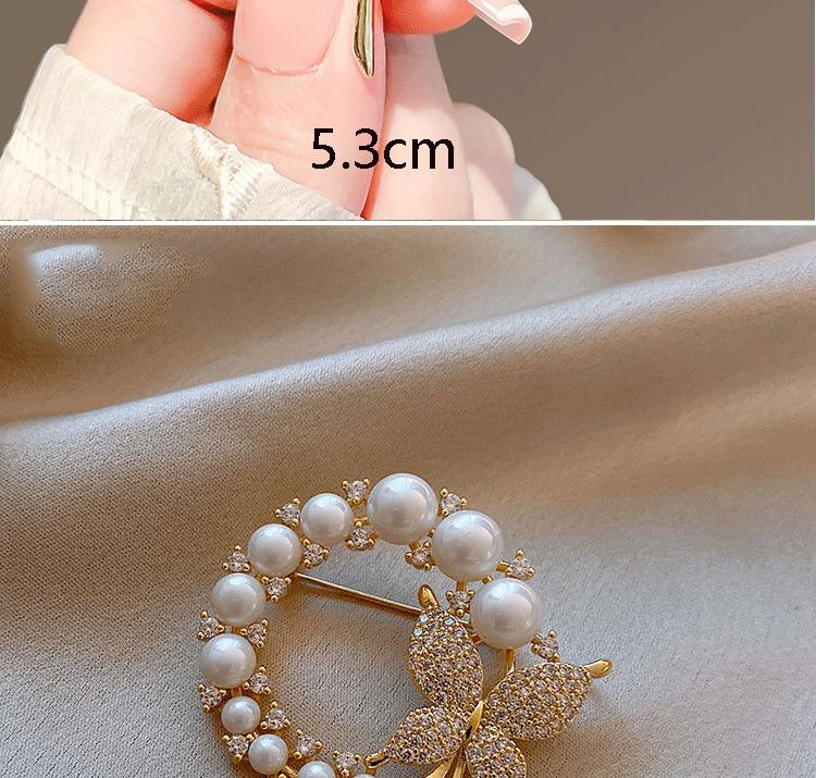 Product Introduction of Flower pearl studded diamond brooch anti glare buckle brooch chest flower small brooch 5