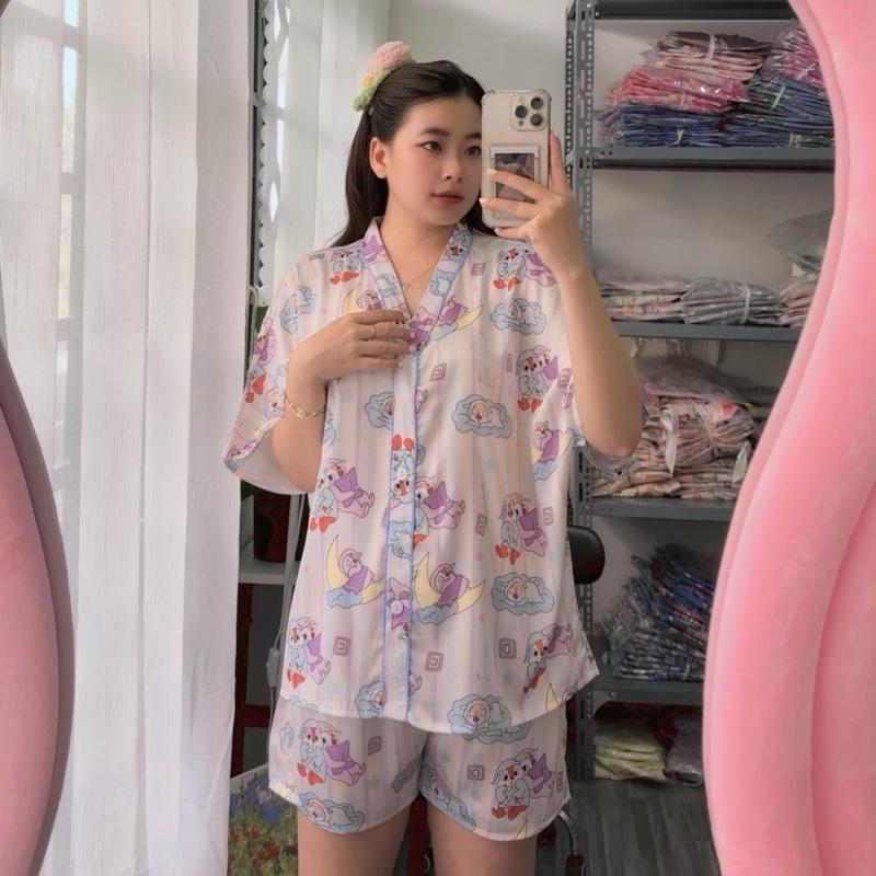 [Size dưới 75kg] Bộ quần áo ngủ lụa latin, cổ chữ V, dáng áo cánh dơi, quần đùi, họa tiết dễ thương 2