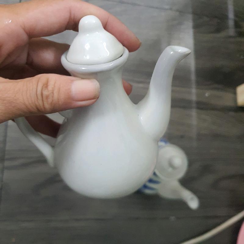 Bình đựng nước tương bằng sứ trắng