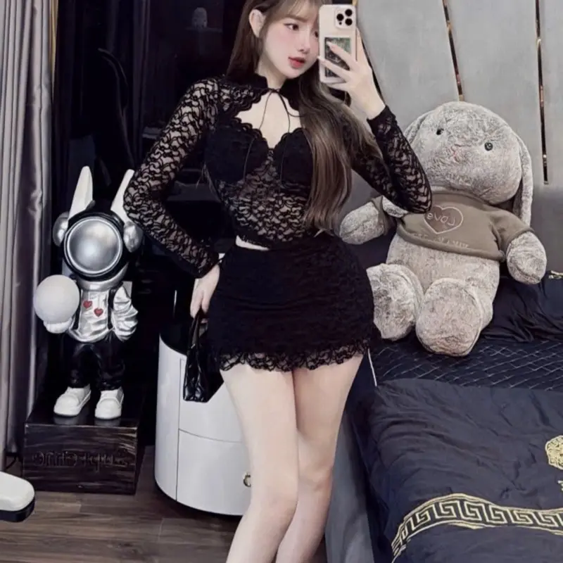 ￼Sét bộ áo cổ khoét ngực tay dài chân váy ôm lai kiểu bèo dành cho nữ - Women