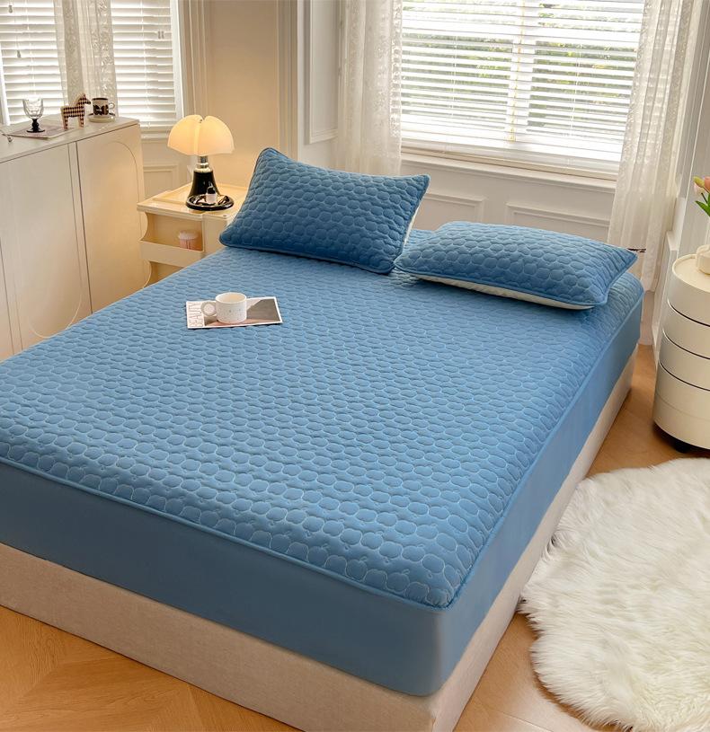 Product Introduction of 100%  Waterproof Bedsheet Mattress Protector& Pillow Protector Breathable Mattress Cover / Fitted Bedsheet / Anti Bacterial / Machine Washable 5