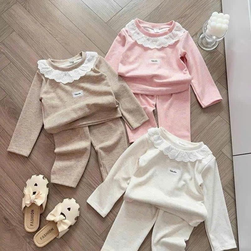 Bộ quần áo dài tay thu đông, chất liệu len lông thỏ họa tiết viền bèo cổ cho bé gái size 6-16kg