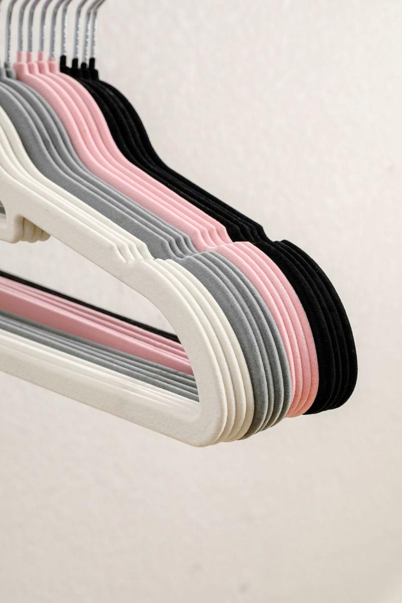 Product Introduction of Flocked Hangers for Dry and Wet Use, Thickened Non-Slip No Trace Clothes Hangers for Home Storage 5