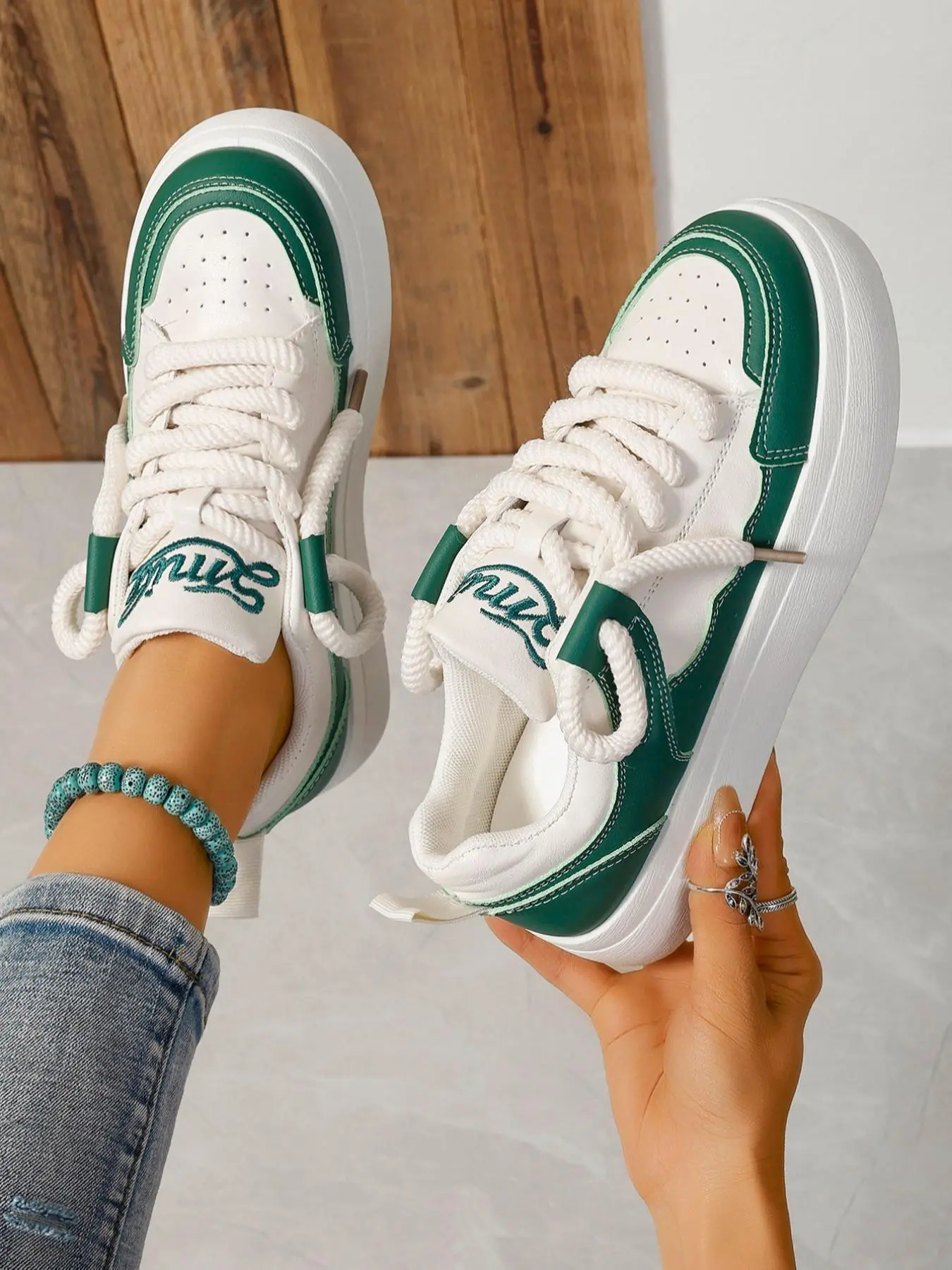 Fashion Colorblock Lace Up Low Top Sneakers, Casual Comfortable Sports Shoes for Daily Wear, Female All-match Round Toe Shoes for Daily Wear