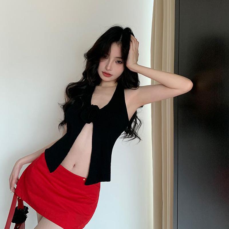 Atasan Suspender Mawar 3D Gaya Gadis Seksi Rompi Leher Gantung Rajutan Belahan Tidak Beraturan