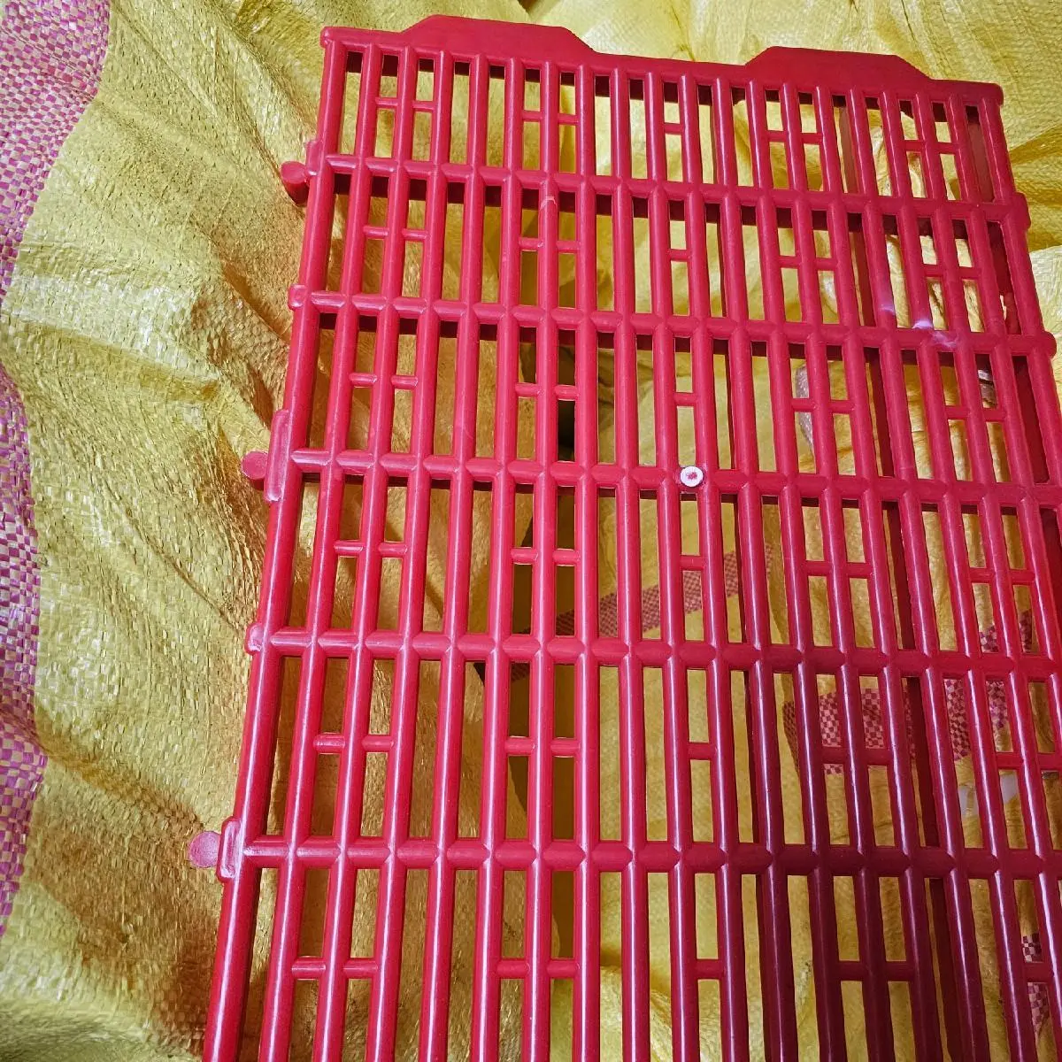 Sàn nhựa cho vật nuôi siêu bền loại tốt ( hàng đảm bảo )
