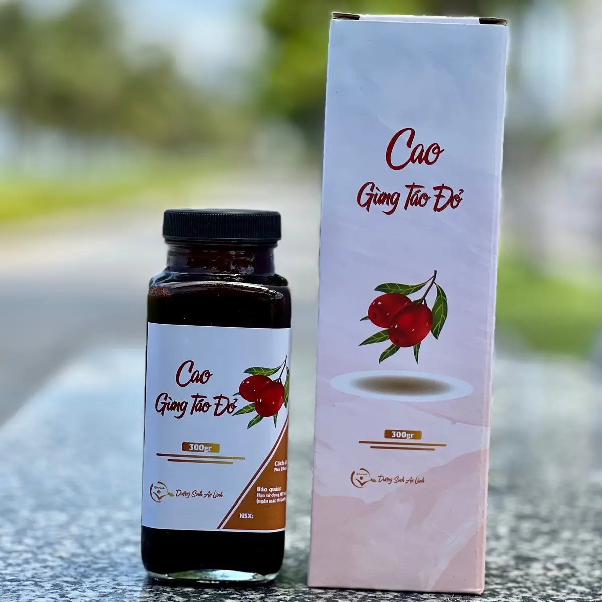 Cao Gừng Táo Đỏ Qhome Dưỡng Khí Huyết Chai 300gr