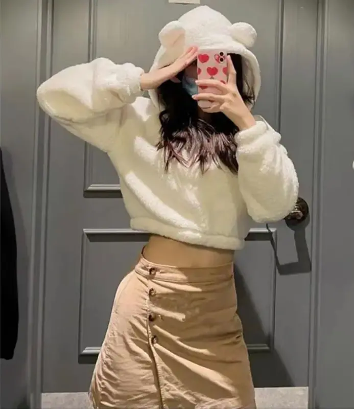 Sweater Hoodie Crope V Bear Sherpa Bulu Domba Fit Wanita Tebal Oversize Cream 1