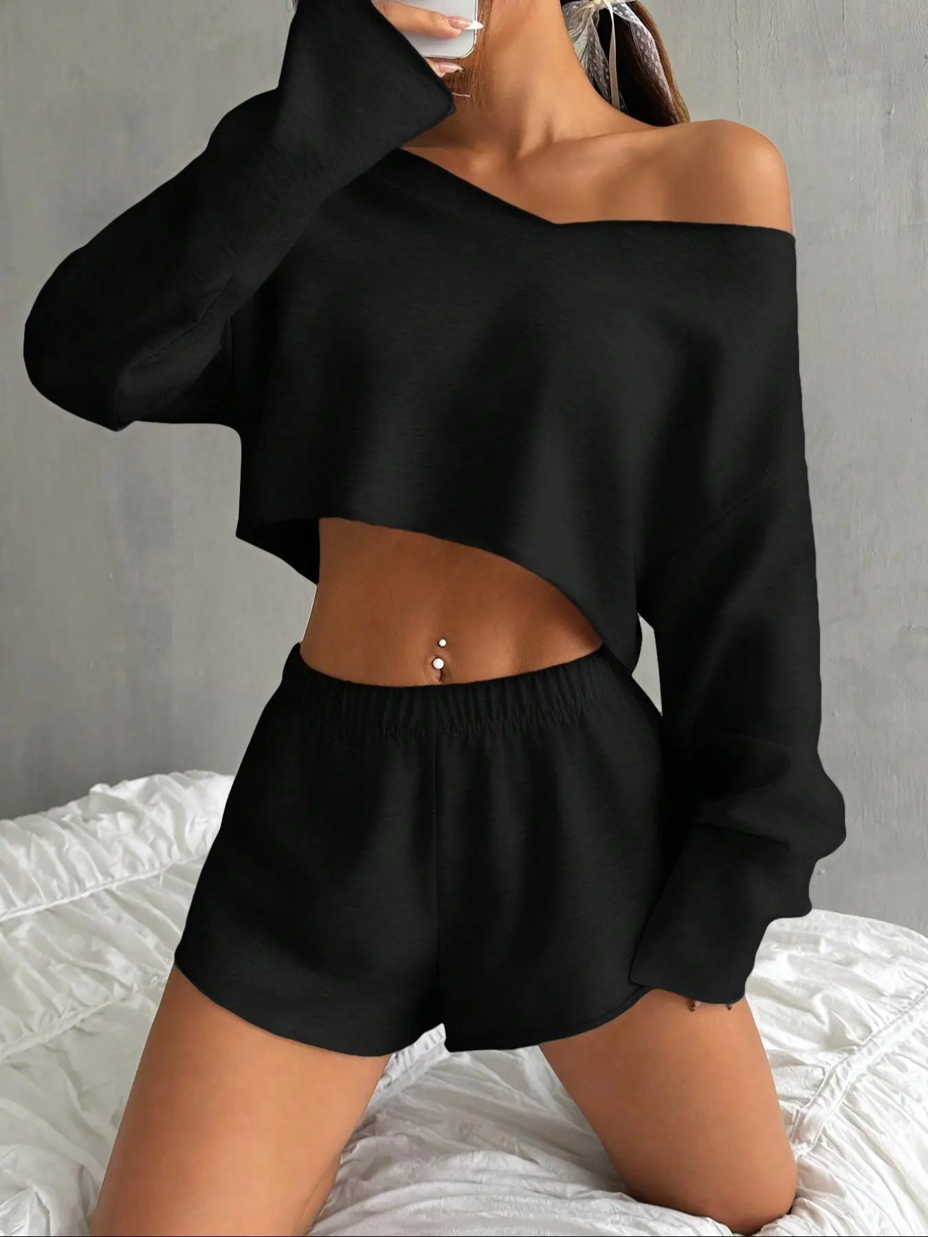 Two-Piece Set Women's Solid Crop Top & Shorts, Casual Fashion Cozy Round Neck Top & Shorts for Daily Outdoor Wear, Ladies Two-piece for All Seasons