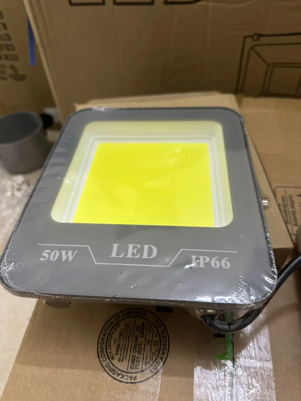 Đèn Pha led ngoài trời siêu sáng siêu bền Công suất: 20W 30W 50W 100W 200W 300w bảo Hành Đổi mới 1 năm