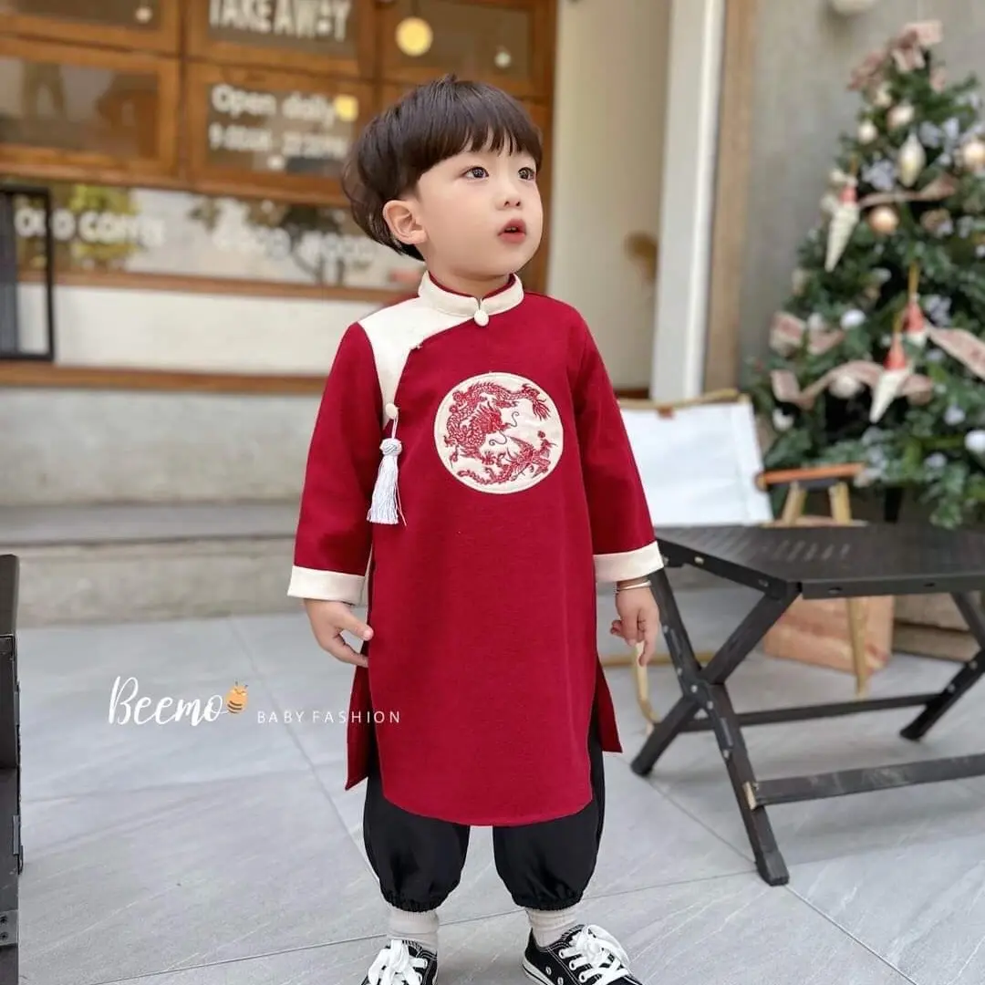 Áo cách tân cho bé trai từ chất liệu gấm thương hiệu uy tín giữ bộ trần paris