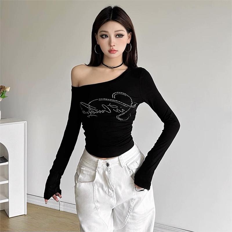Áo Thun Nữ Tay Dài Kiểu Lệch Vai DaaLaa Store Nhún Eo In Chữ Đính Đá A51279 3
