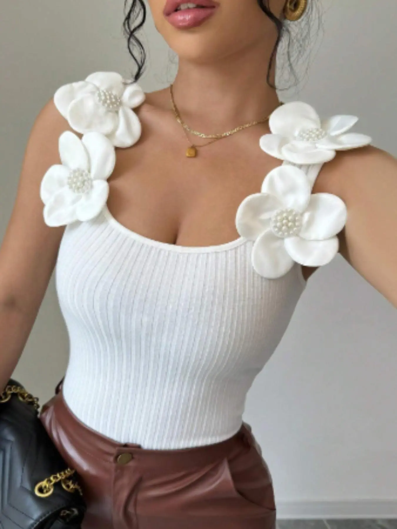 Women's Plain Flower Decor Tank Top, Classy Casual Sleeveless Top for Daily Wear, Ladies Clothes for All Seasons, Gamis