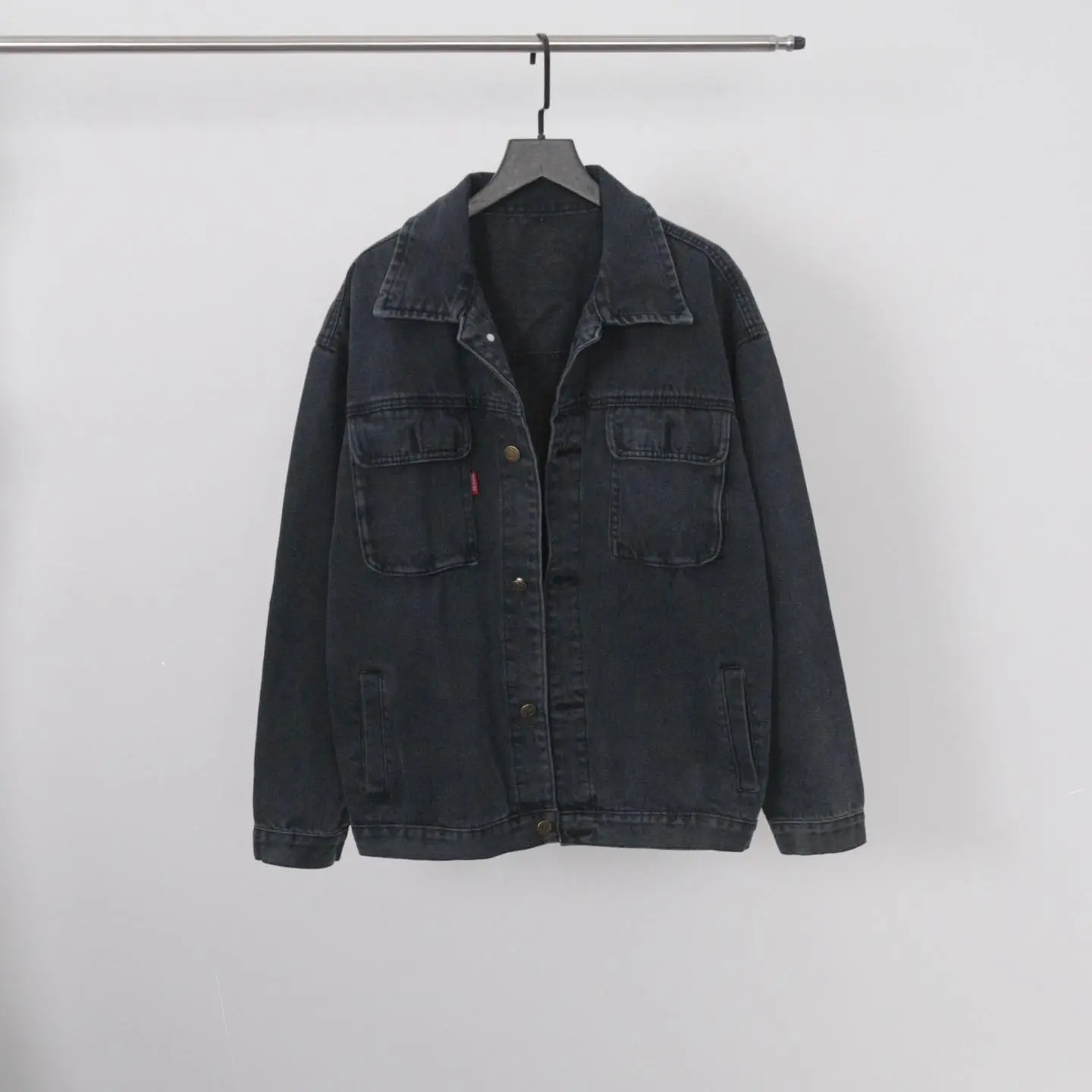 Áo khoác jean xám khói 2 túi hộp phối logo KPis Clothes