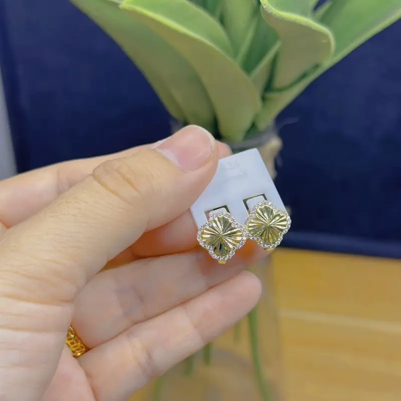 Hoa tai hội khoá lưỡi gà Mã V1