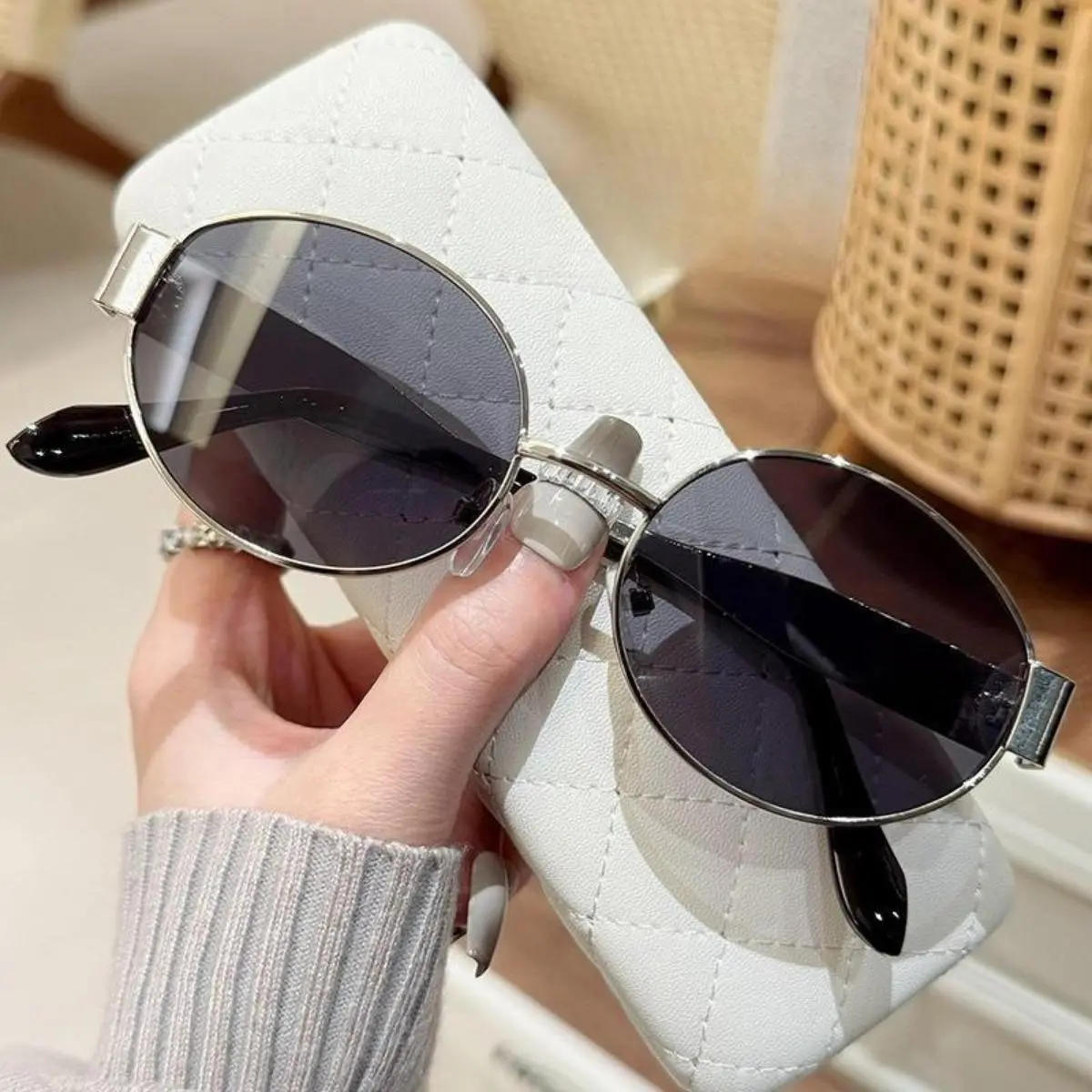 Y2K Oval Sunglasses UV400 Protection Metal Frame Unisex Retro Style Vintage Black Oval Sunglasses • UV400 Protection • 90s Retro  main image 3