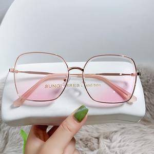 แว่นกันแดดโลหะ มาใหม่ แกะสลักด้วยการออกแบบการเปลี่ยนสีค่อยๆ แว่นตาบลัชออนกันฝุ่น ป้องกันรังสียูวี