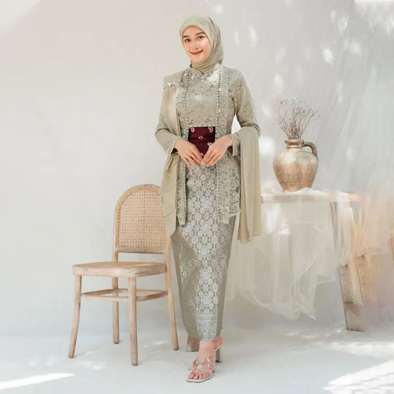 KEBAYA SOLO - Setelan Kebaya Batik Kutubaru Laksmi - Kebaya Sabira Laksmi Kutubaru Kebaya Lamaran Modern Kebaya Wisuda Kebaya Bridesmaid Kebaya Kondangan Atasan Baju Cantik Kancing Panjang Pesta Wanita Brokat Dress Payet Songket Motif Mewah 6