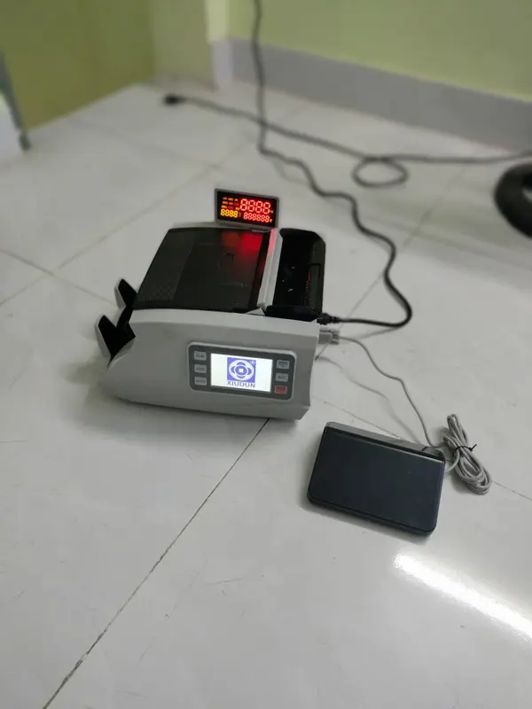 Máy đếm tiền cao cấp, phát hiện tiền giả, tiền lẫn loại, chia tiền, tính tổng siêu chuẩn, bảo hành 24 tháng 3