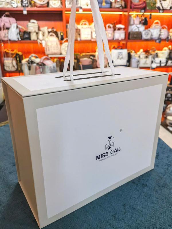 hộp nam châm miss gail làm hộp quà chuyên đựng túi xách