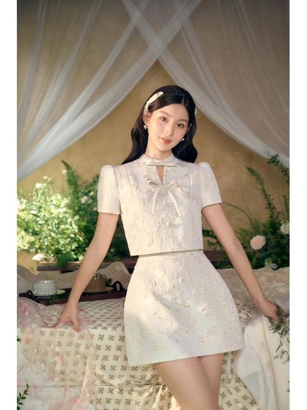 CÉLESTE - Set Váy Gấm Hoạ Tiết Hoa Nổi Cổ Tàu Đính Nơ Joyce Set 1
