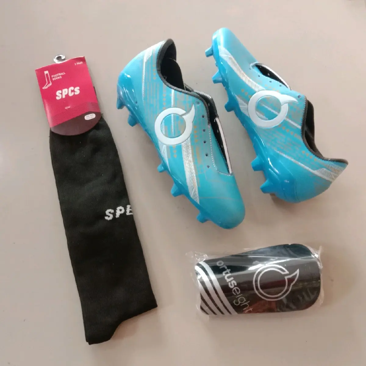 Sepatu Bola Ortuseight Paket Lengkap Bonus Kaos Kaki Boots - Upper Sintetis Piu, Sol PVC Lentur, Size 38-43