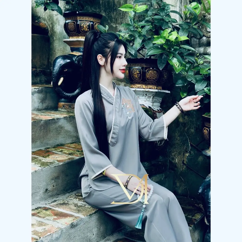 SET LAM ĐỒ LAM NỮ THIÊN ÂN TUYẾT NHUNG KẾT HỢP THÊU CHỮ TÂM BỒ ĐỀ QUẦN HAI TÚI DUYÊN DÁNG Women Top