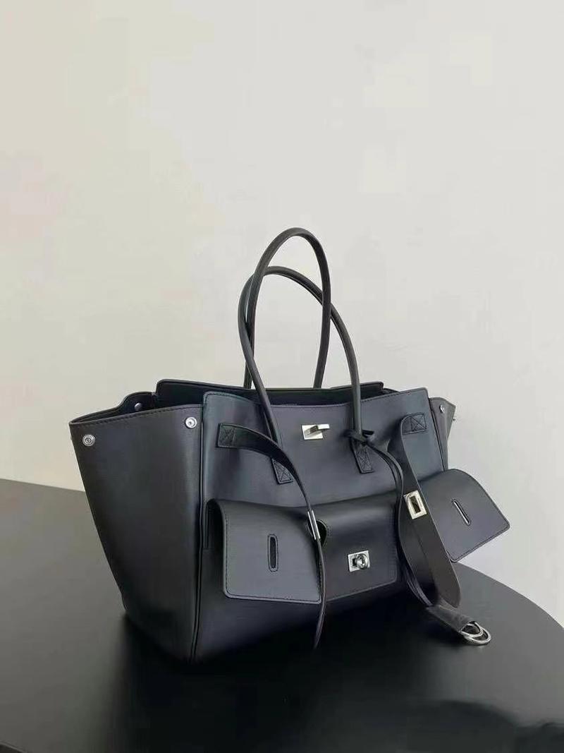 Product Introduction of 2025 New Roden Lock Tote Bag Large Capacity Neutral Motorcycle Wings Style Bag Leather Shoulder Bag Tote Bag 8