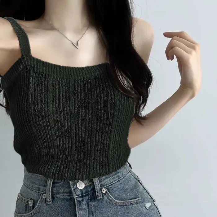 French knitted small halter vest for women in spring, inner design, niche outer wear, short casual Korean style hot girl top, fashion