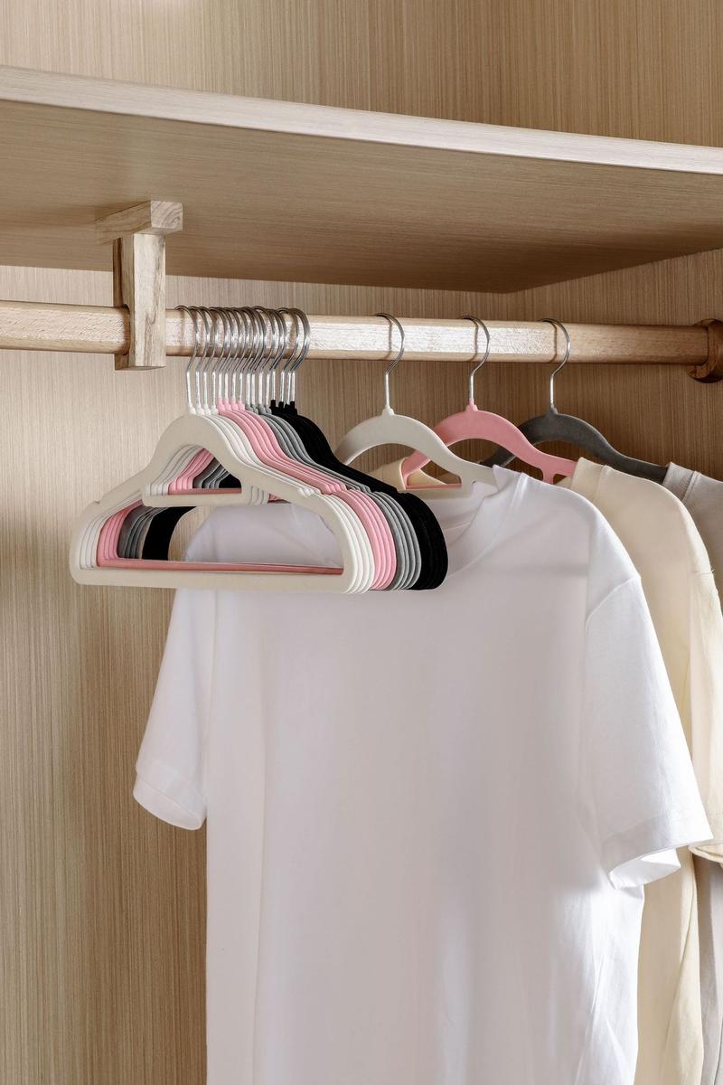 Product Introduction of Flocked Hangers for Dry and Wet Use, Thickened Non-Slip No Trace Clothes Hangers for Home Storage 0
