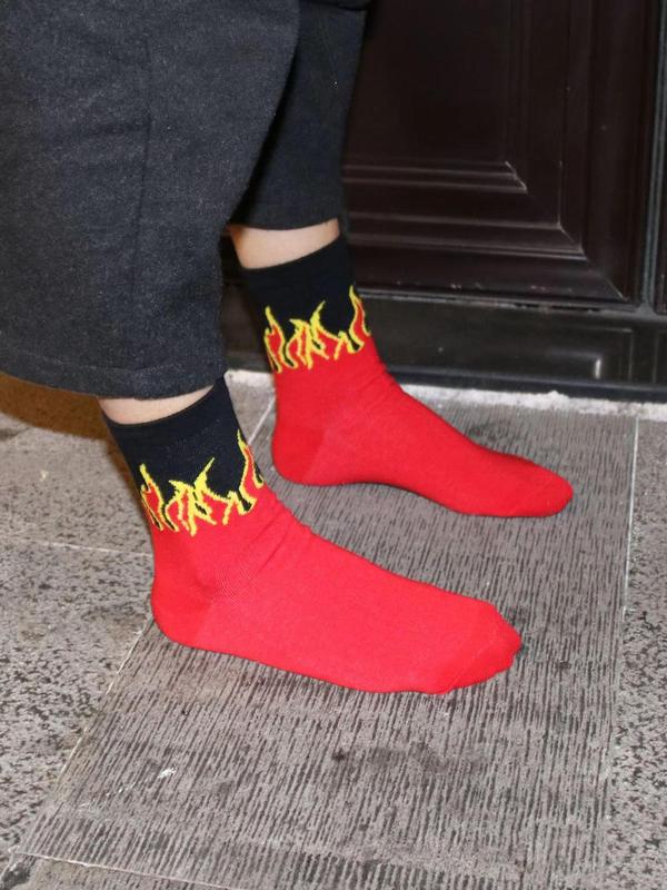 Men's 4 Pairs Flame Print Crew Socks, Fashion Casual Street Comfy Socks for Daily Outdoor Wear, Men Socks for All Seasons 4