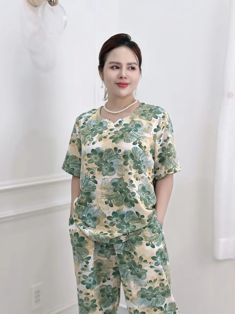 ĐỒ BỘ TRUNG NIÊN VẢI LỤA MANGO ÁO CỔ TRÒN TAY NGẮN QUẦN LỬNG